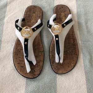 Almost New Michael Kors MK Charm Thong Sandal